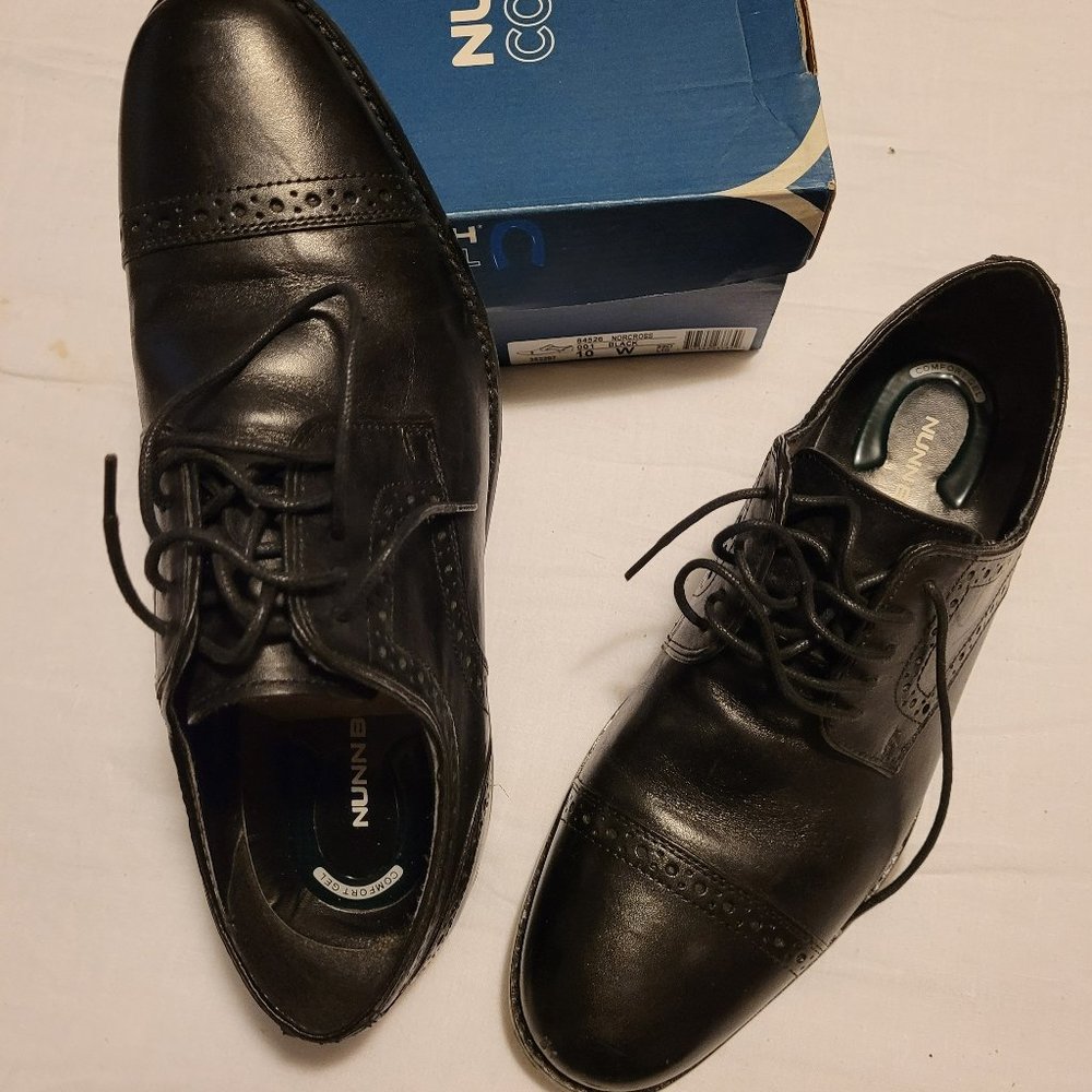 Nunn Bush Mens Cap Toe Oxfords in the box